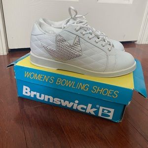 Women’s bowling shoes
